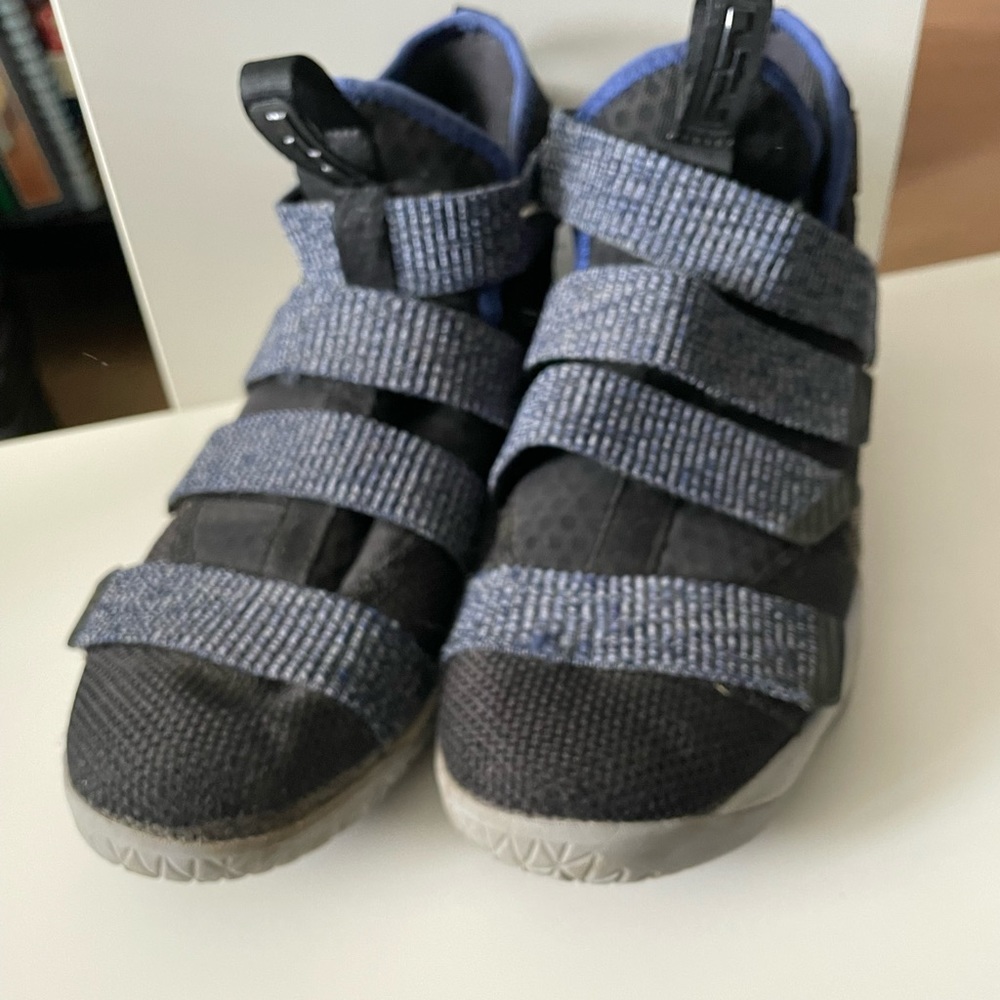 Nike LeBron Zoom Soldier 11